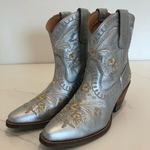 Dingo “Primrose” Silver Floral Embroidered Ankle Boots
